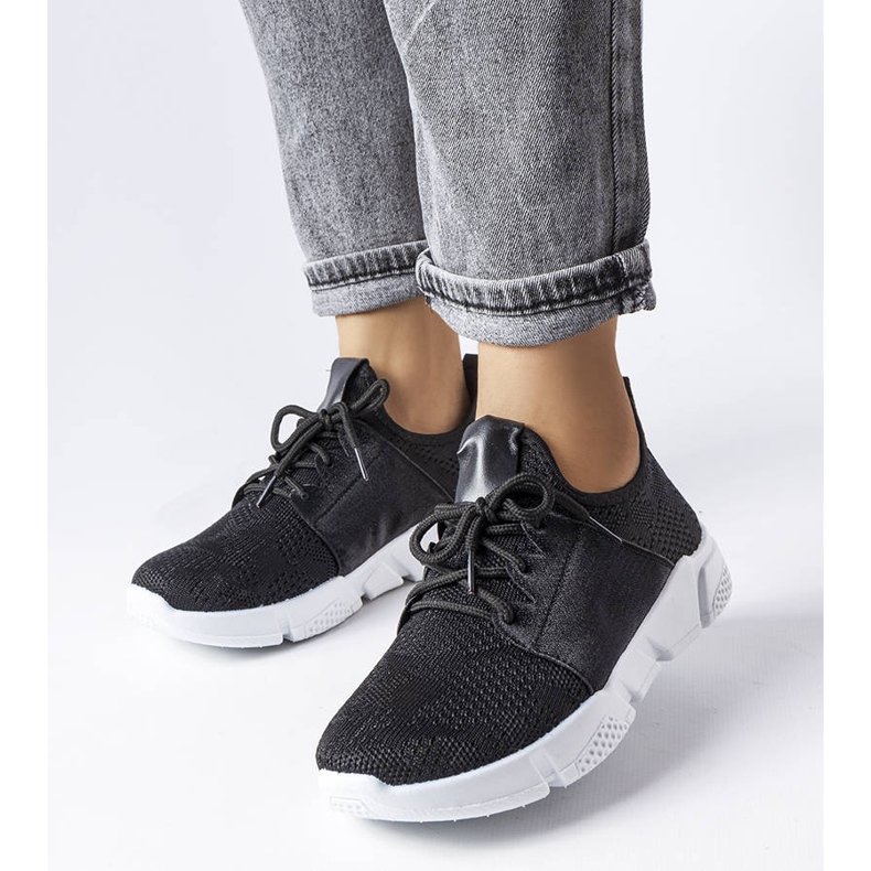 Crne tenisice s fleksibilnim gornjištem iz Legnaga crno 1