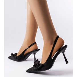 Crne igle s mašnom iz Olenga crna 1