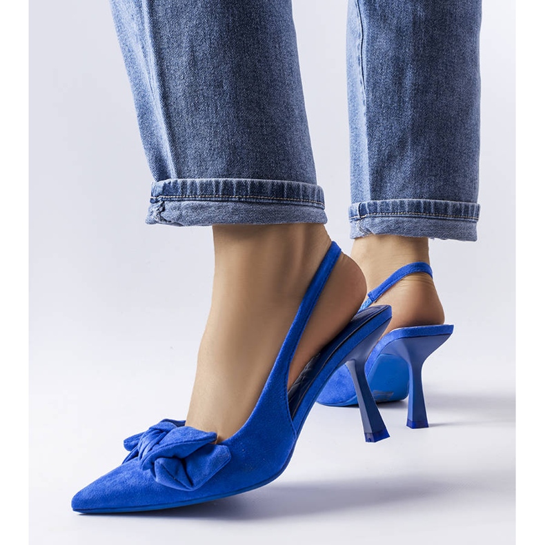 Plave pribadače s mašnicom iz Olenga plava 1