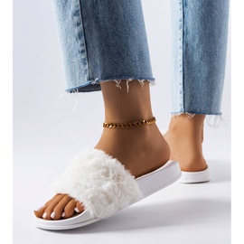 BM Bijeli tobogani s krznom od Raffaele bijela 2