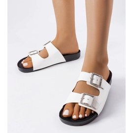 Bijele lakirane papuče s Norcross kopčama bijela 1