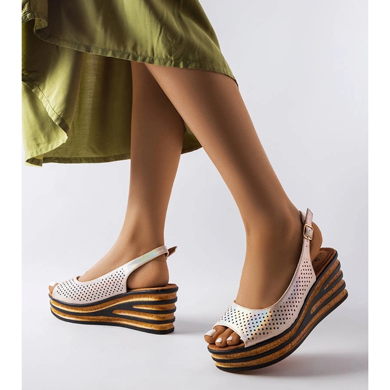 Bež espadrile na klin od Grinera 1