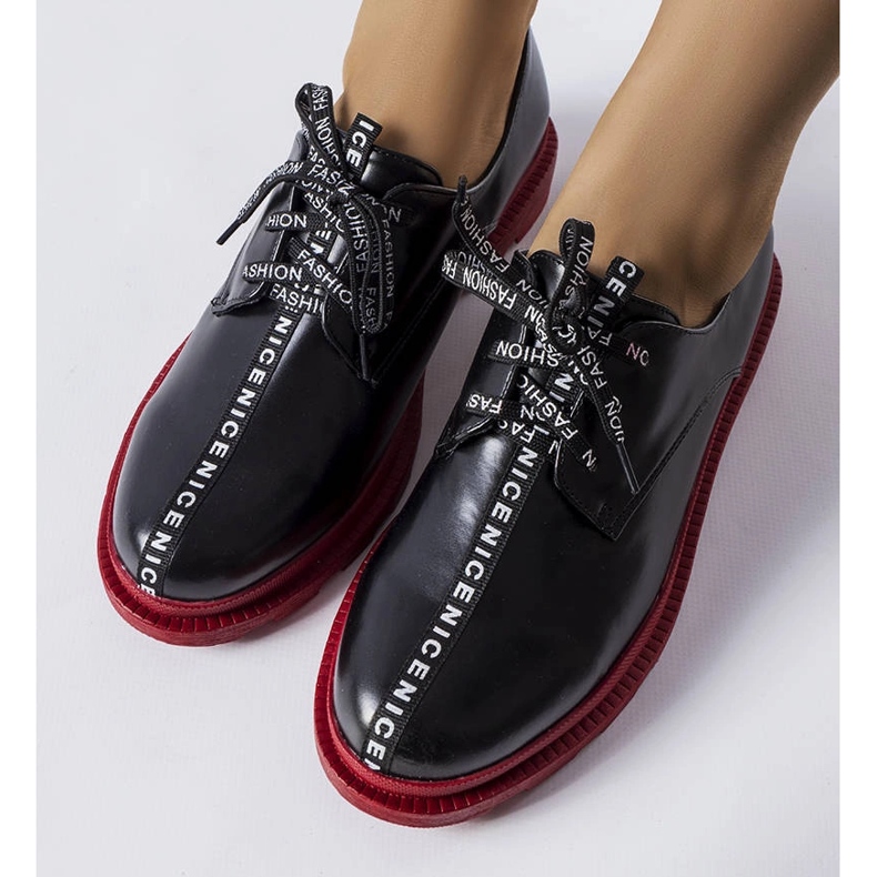 Crne brogove s kontrastnim potplatom iz Hanifana crno 1