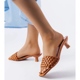 Smeđe sandale na nisku petu iz Burbanka smeđa 2