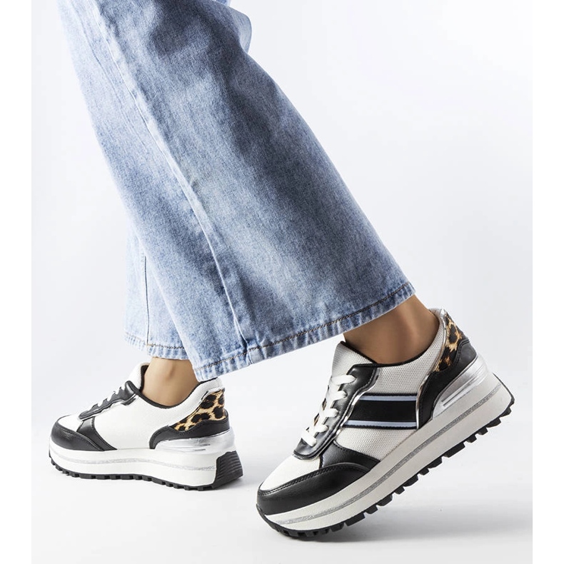 Crne tenisice sa svjetlucavim umetcima iz Langa bijela 2