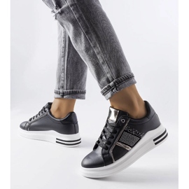 Crne tenisice ukrašene Xarles kamenčićima crna 1