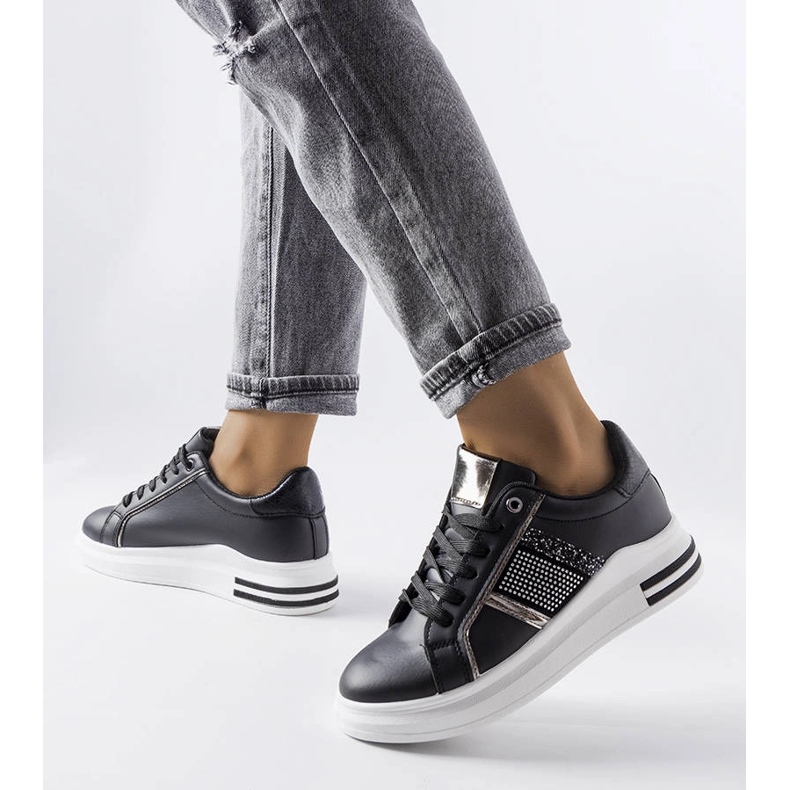 Crne tenisice ukrašene Xarles kamenčićima crno 1