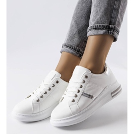 Bijele tenisice s umetcima iz Deansa bijela 1