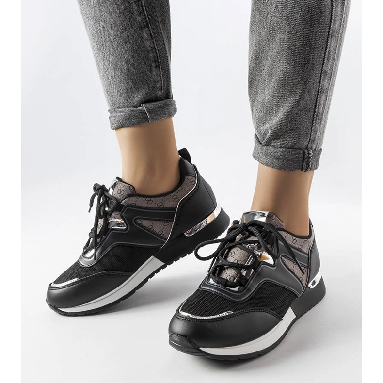 Crne tenisice sa zlatnim elementima marke Bedord crna 1