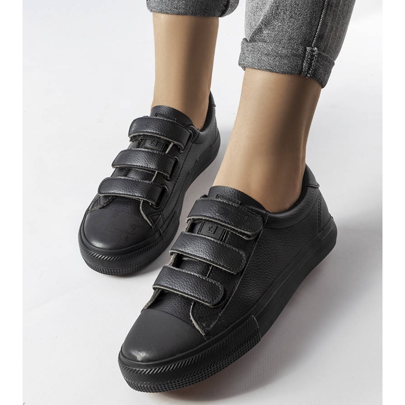 Crne tenisice na čičak Big Star LL274A206 crna 1