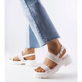 Bijele sandale ukrašene Biloxi mlaznicama bijela 1