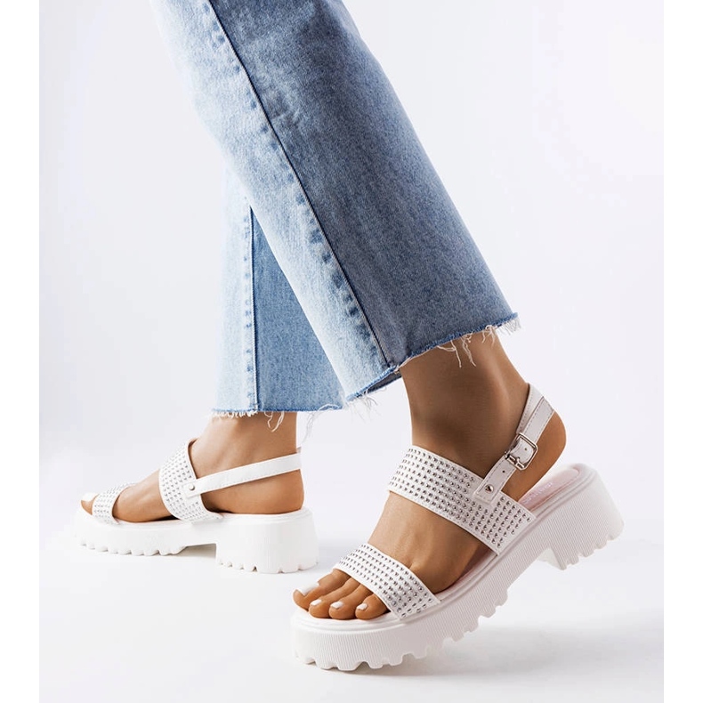 Bijele sandale ukrašene Biloxi mlaznicama bijela 1