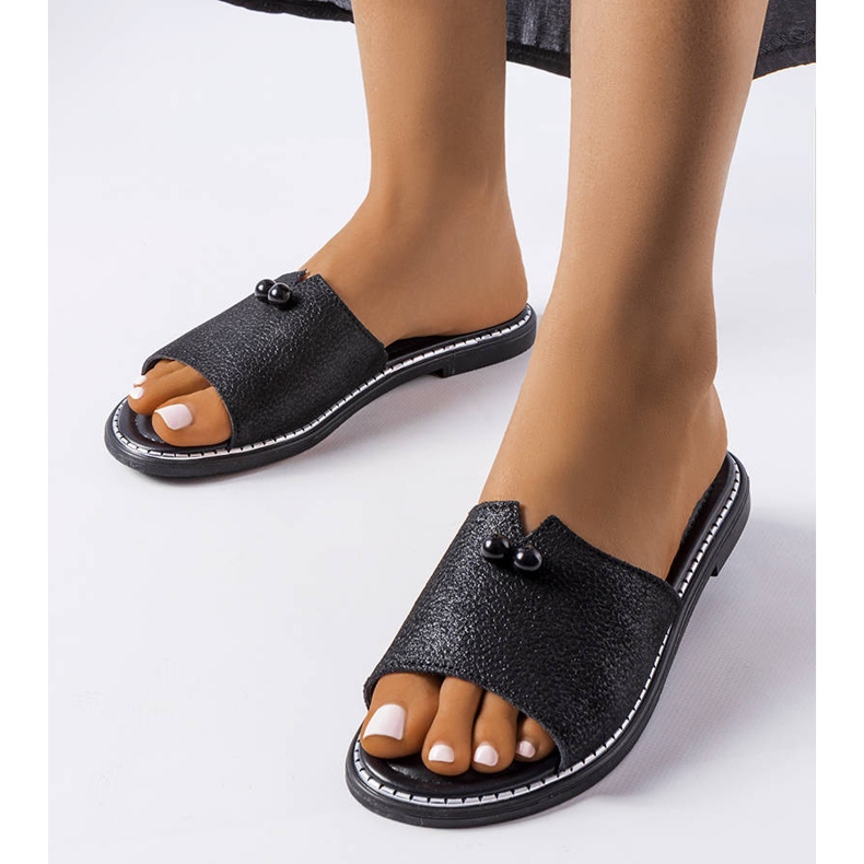 Crne metalik sandale s biserima iz Frederija crno 1