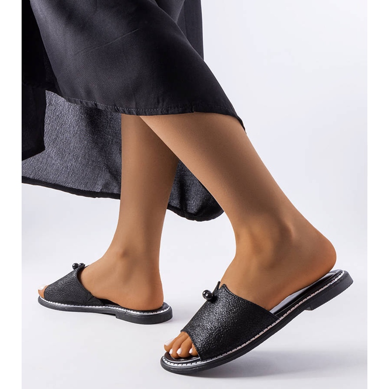 Crne metalik sandale s biserima iz Frederija crna 2