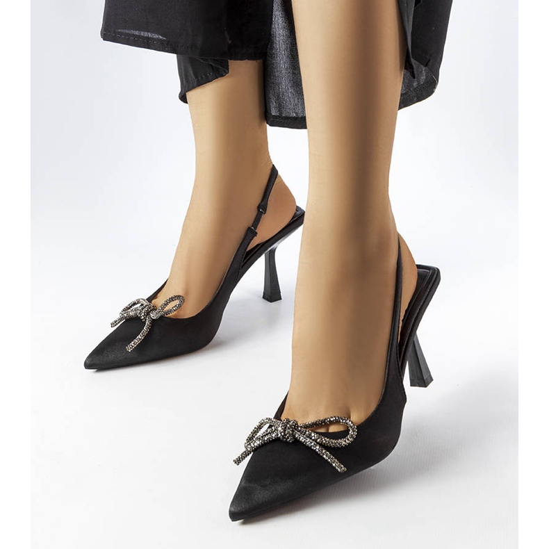 Crne štikle s Wildrose mašnom crna 1