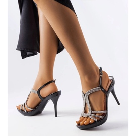 Crne sandale s visokom petom od štrasa iz Rafe crna 1