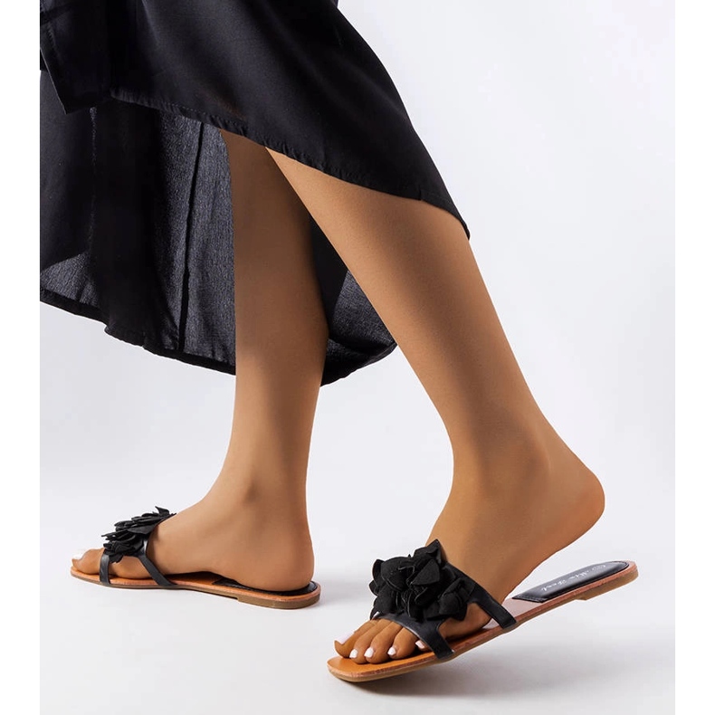 Crne tobogane ukrašene cvijećem s brzaka crna 2