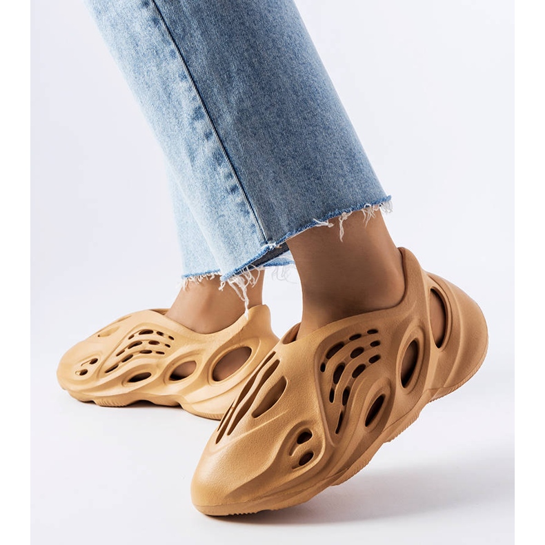 Julienne papuče od smeđe pjene smeđa 1