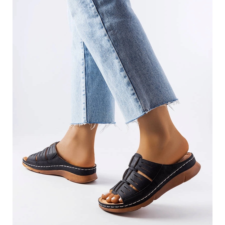 Žersei crne klinaste klizače crna 1