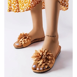 Smeđe papuče ukrašene Farland cvjetovima smeđa 1