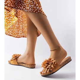 Smeđe papuče ukrašene Farland cvjetovima smeđa 2