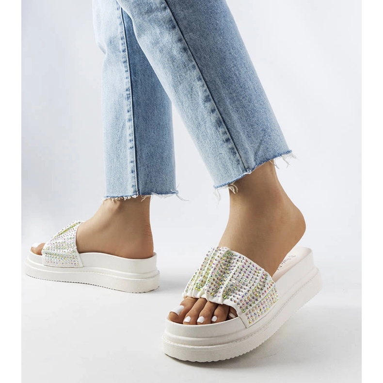 Bijele sandale na platformu s kubičnim cirkonima iz Franeta bijela 1