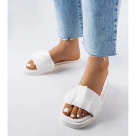 Bijele natikače ukrašene Boulevard volanima bijela 1