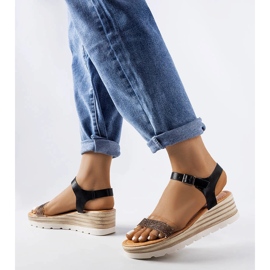 Crne sandale na klin marke Bussière crno 1