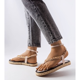 Bež sandale ukrašene lancem iz Varieura 2