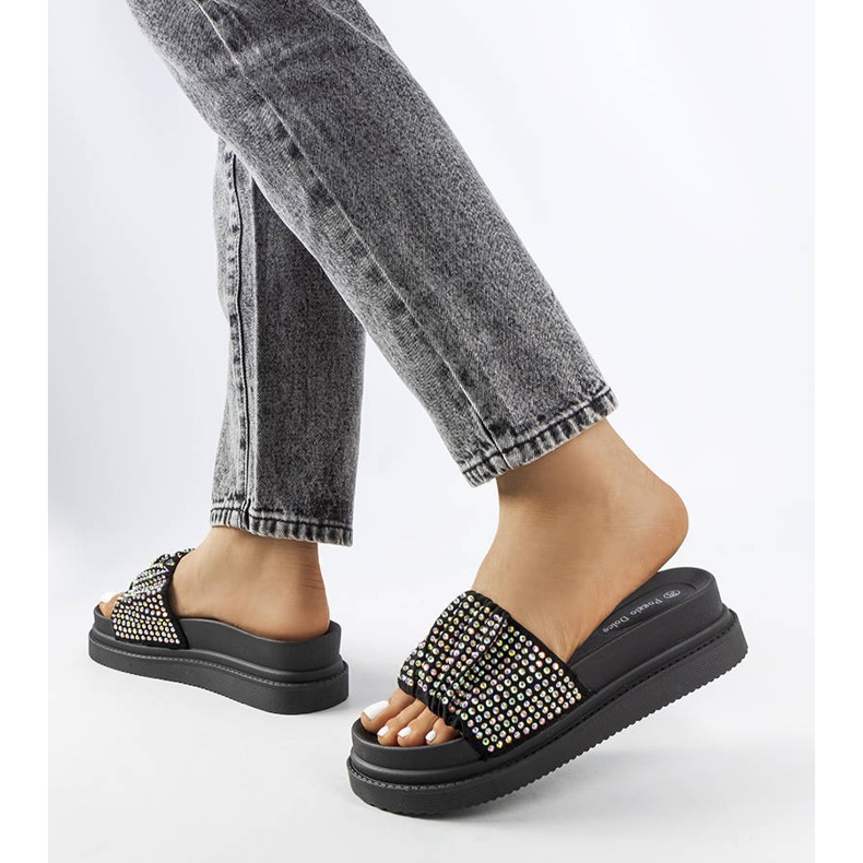 Crne sandale na platformu s kubičnim cirkonima iz Franeta crno 1