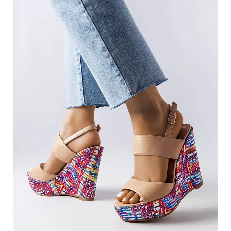 Bež ukrašene sandale na klin iz Westtidea 1