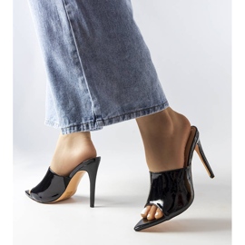 Crne lakirane sandale iz Wasima crno 2