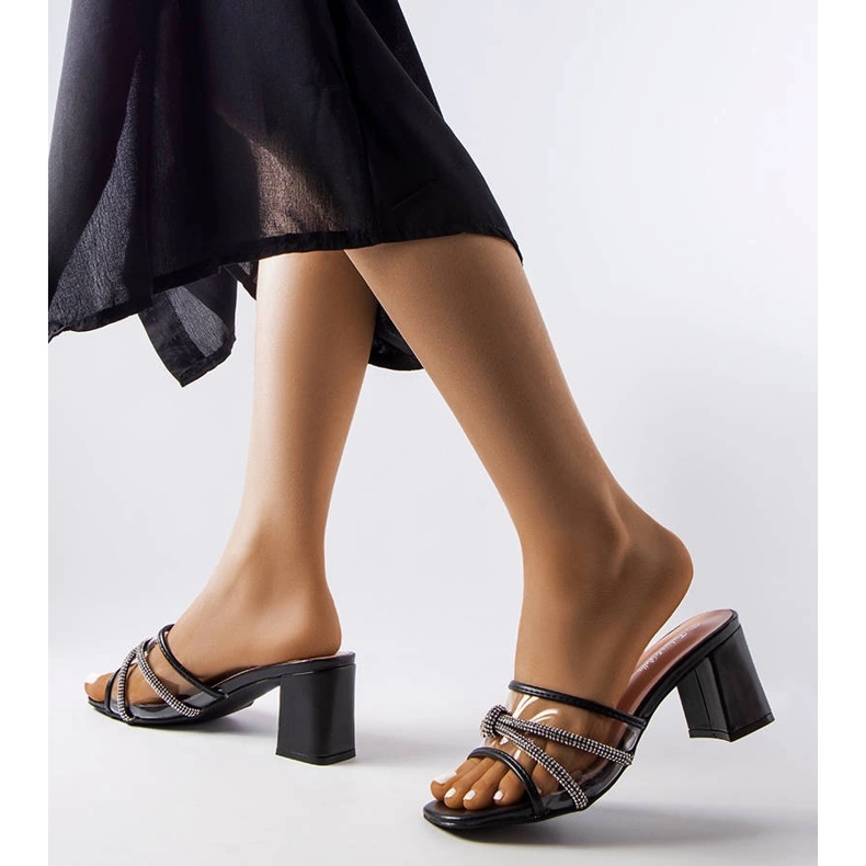 Crne elegantne navlake s kamenčićima iz Elettia crno 1