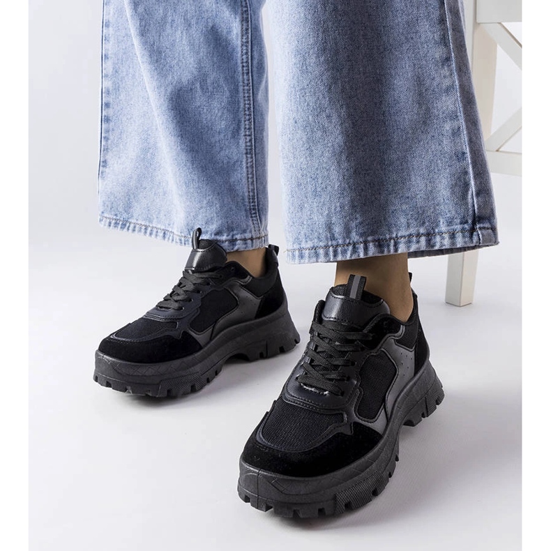 Crne debele tenisice marke Mikeladze crno 1