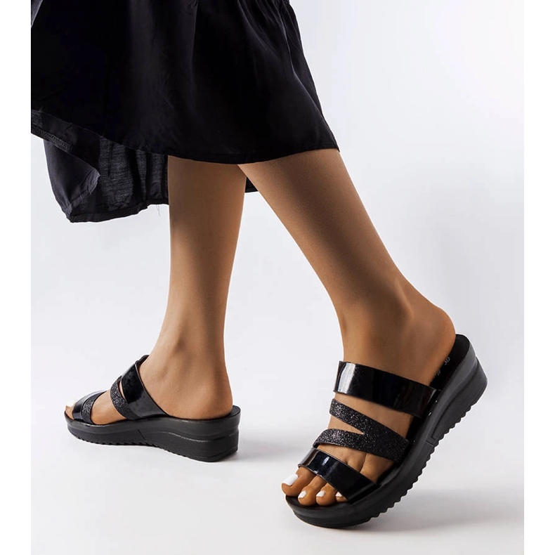 Loline crne sjajne papuče crno 1