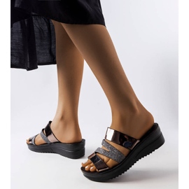 Loline sive sjajne papuče crna 1