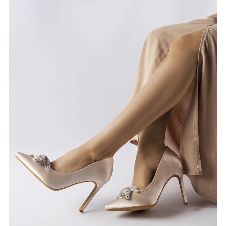 Bež igle sa satenskom završnicom i Mia mašnom 2