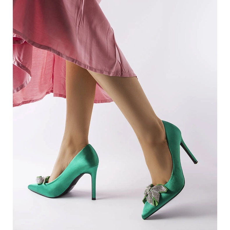 Zelene igle sa satenskom završnicom i Mia mašnom zelena 2