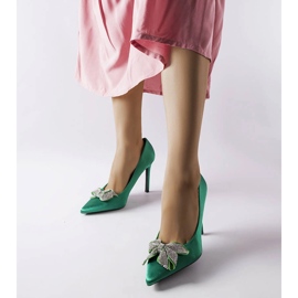 Zelene igle sa satenskom završnicom i Mia mašnom zelena 1