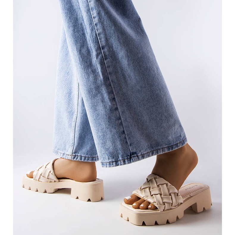 Bež papuče s traktorskim potplatom iz Lore 2