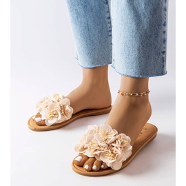 Bež papuče s cvjetićima iz Alfride 1