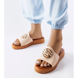 Bež tobogani s platformom od Michelle 1