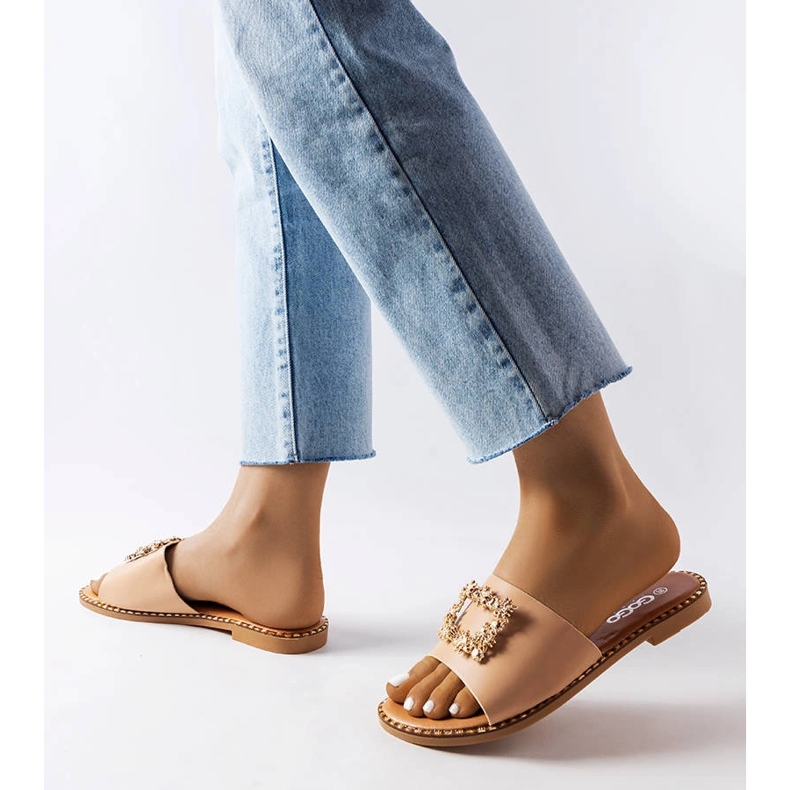 Bež klizači s ukrasom od Miriame 2