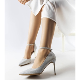 Inna Nikolina srebrne brokatne štikle srebro 1