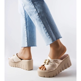 Laura zlatne ženske natikače na wedge zlatni 2