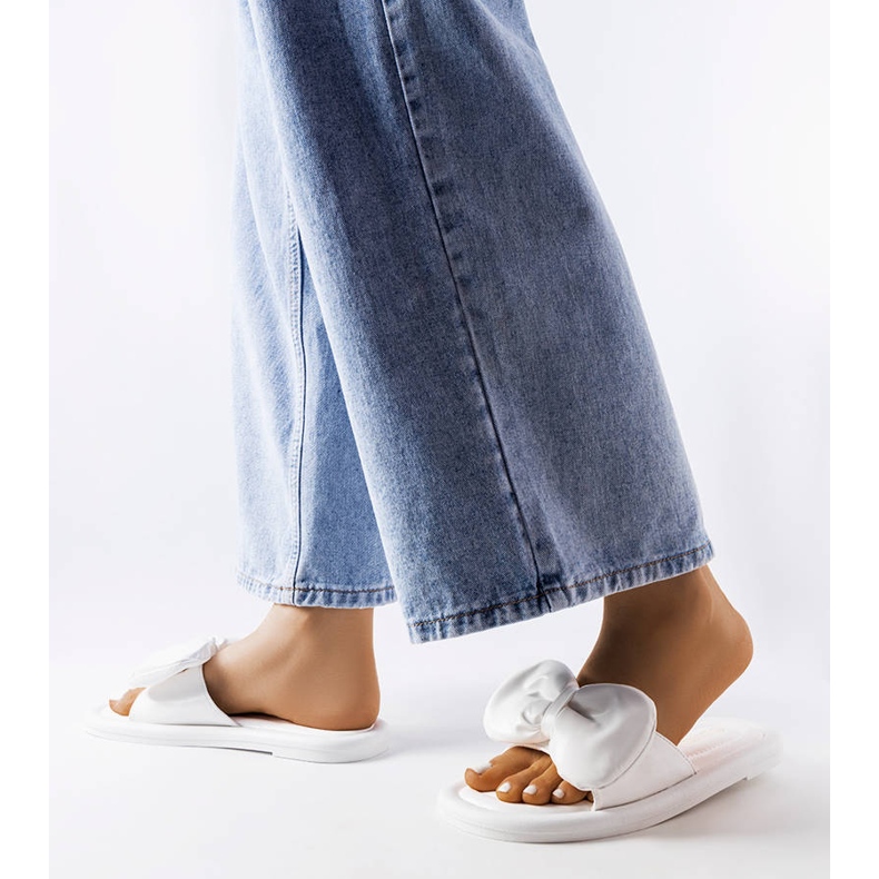 Bijele papuče s mašnom od Lende bijela 2