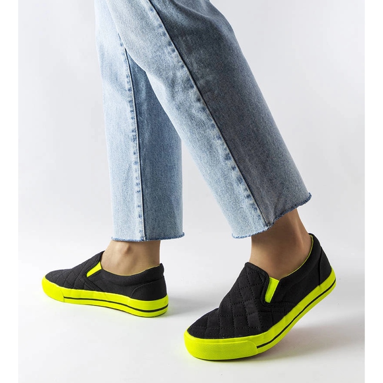 Crne prošivene slip-on tenisice marke Balsamo crna 1