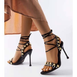 Crne sandale ukrašene Grange biserima crno 1