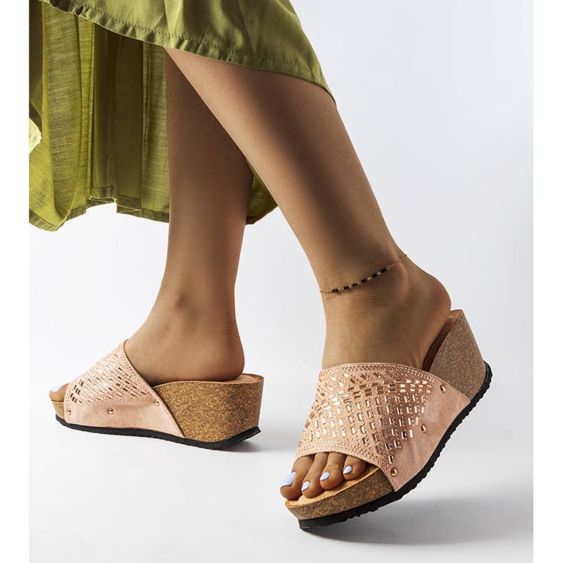 Ružičaste sandale na klin od štrasa iz Guymona ružičasta 2