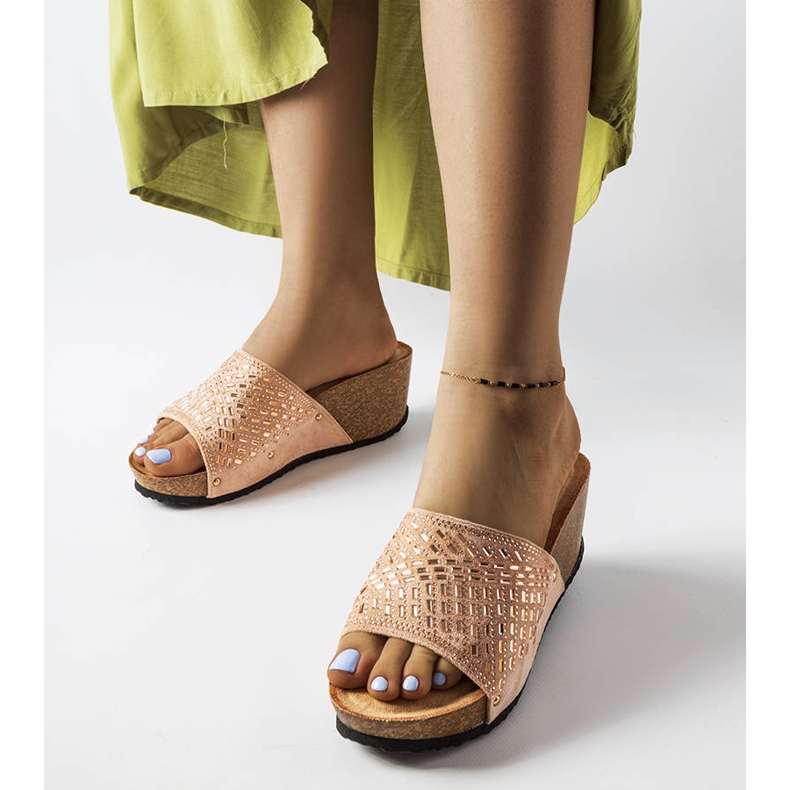 Ružičaste sandale na klin od štrasa iz Guymona ružičasta 1